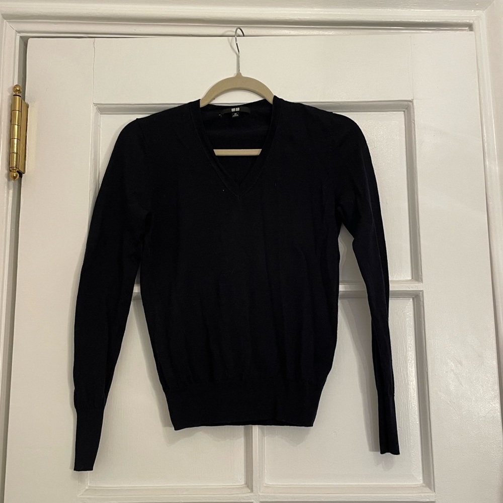 Uniqlo navy blue v neck 100% wool sweater